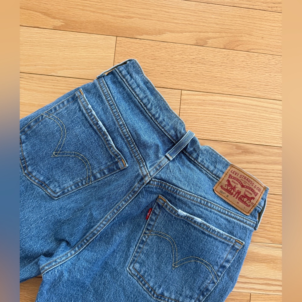 Levi’s Women’s 501 Jeans - Picture 2 of 3